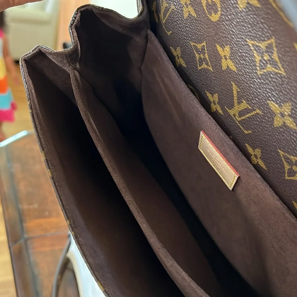 SOLD! Authentic Louis Vuitton Pochette Metis! - Picture 9 of 16